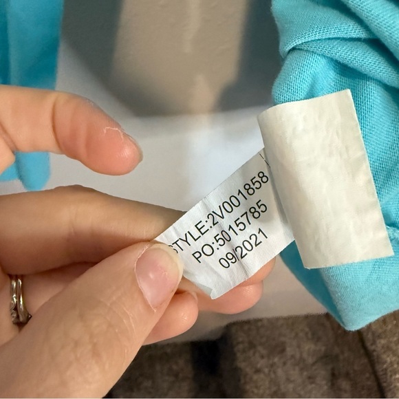 Vineyard Vines Gradient Whale Dot Pocket Long Sleeve Tee - Picture 6 of 6